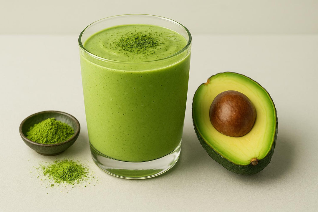Tropikalne Smoothie z Matchą i Awokado