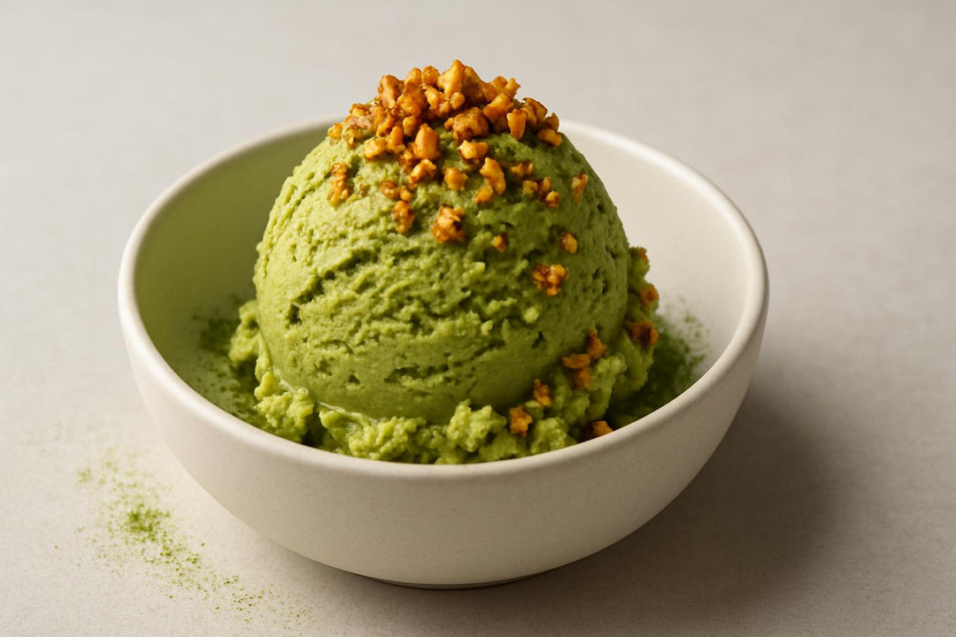 Kremowe Lody Matcha z Orzechowym Crunch