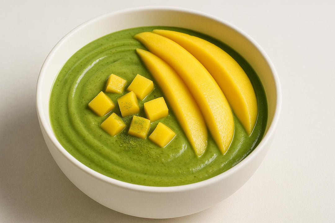 Smoothie Bowl z Matchą i Mango